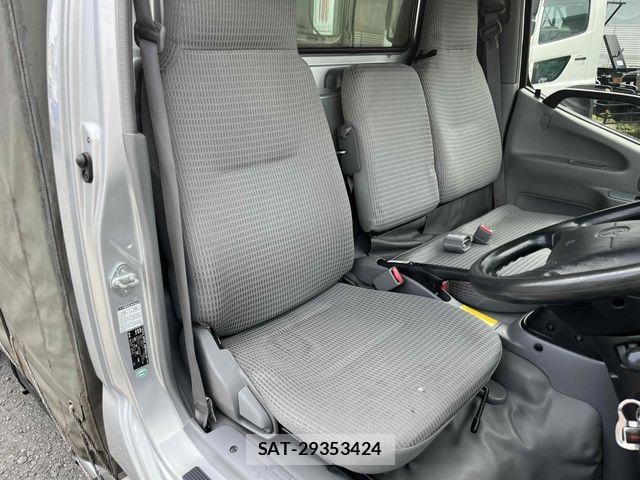 Toyota TOYOACE 2015-05 8210697-16