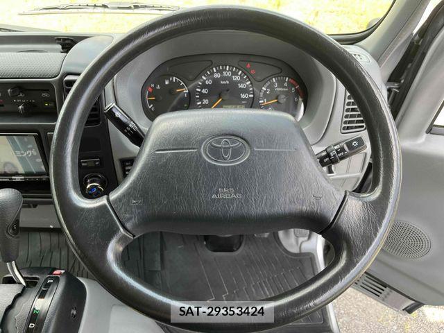 Toyota TOYOACE 2015-05 8210697-17