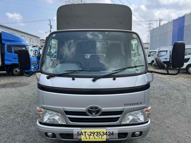 Toyota TOYOACE 2015-05 8210697-1