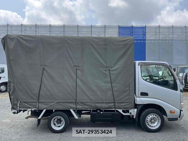 Toyota TOYOACE 2015-05 8210697-2