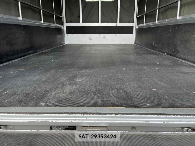 Toyota TOYOACE 2015-05 8210697-7