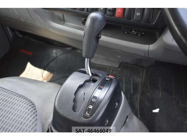 Toyota TOYOACE 2018-06 8210695-6