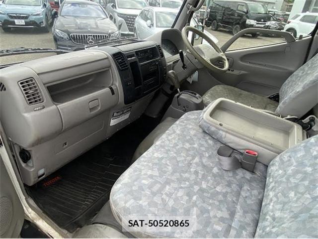 Toyota TOYOACE 2015-05 8232173-14