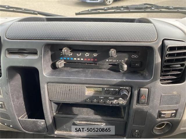 Toyota TOYOACE 2015-05 8232173-29