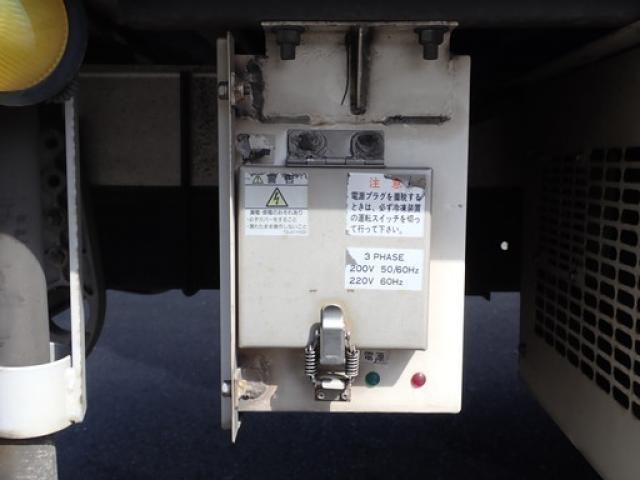 Toyota TOYOACE 2015-08 8311158-15