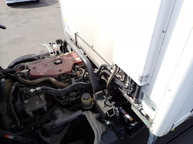 Toyota TOYOACE 2015-08 8311158-20
