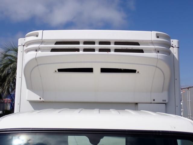 Toyota TOYOACE 2015-08 8311158-21