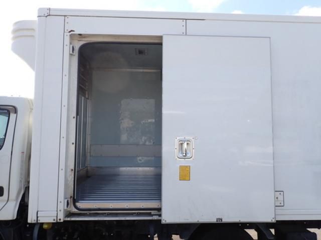 Toyota TOYOACE 2015-08 8311158-22