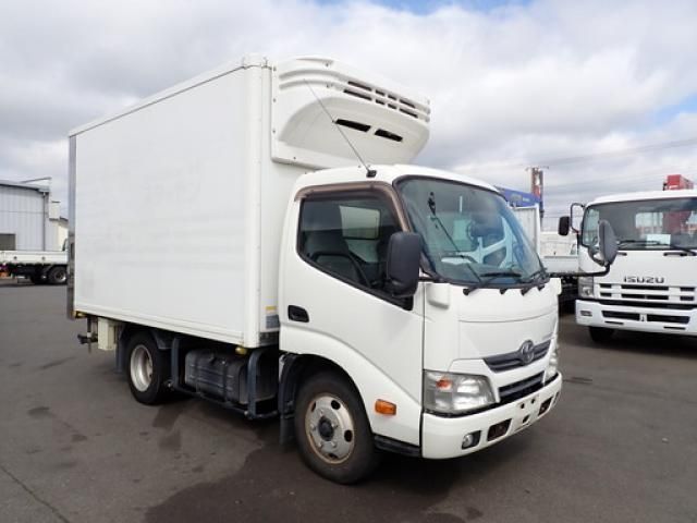 Toyota TOYOACE 2015-08 8311158-2