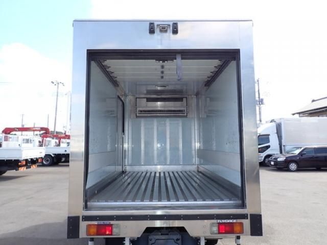 Toyota TOYOACE 2015-08 8311158-29