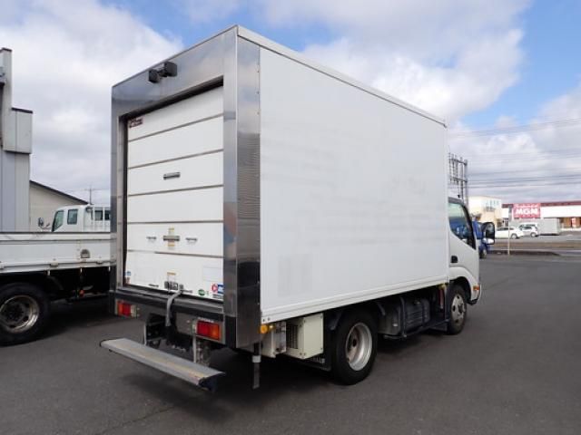 Toyota TOYOACE 2015-08 8311158-4