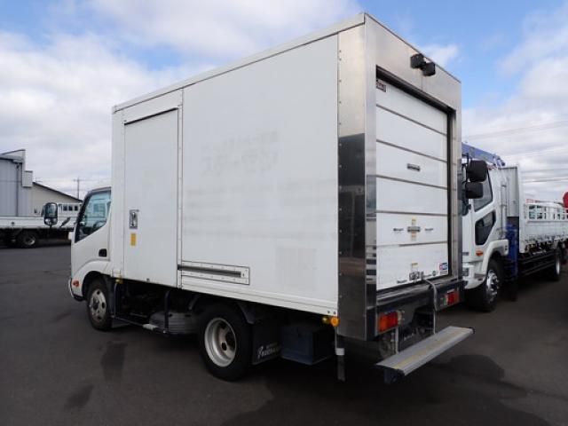 Toyota TOYOACE 2015-08 8311158-6