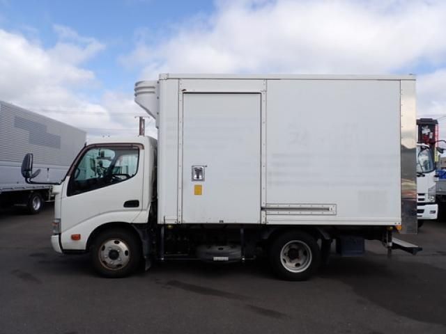 Toyota TOYOACE 2015-08 8311158-7