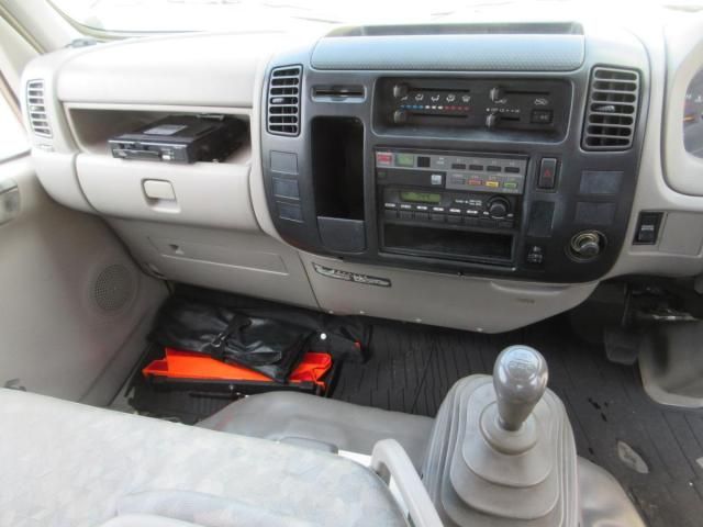 Toyota TOYOACE 2011-07 8332075-11