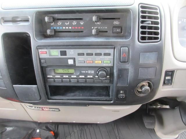 Toyota TOYOACE 2011-07 8332075-12
