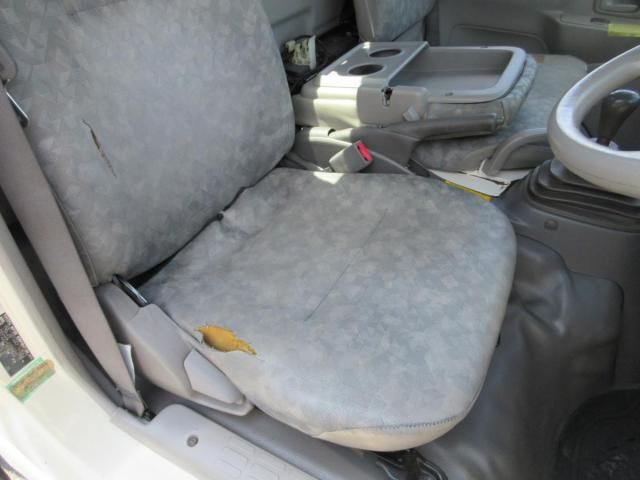 Toyota TOYOACE 2011-07 8332075-13