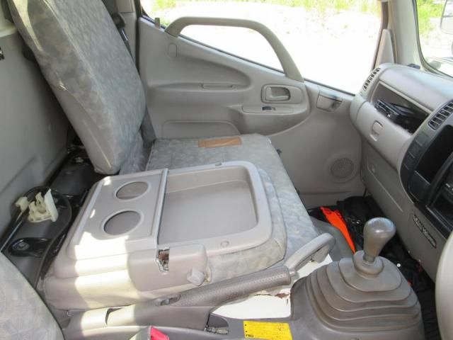 Toyota TOYOACE 2011-07 8332075-14