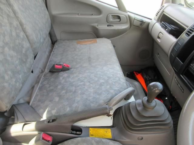 Toyota TOYOACE 2011-07 8332075-15