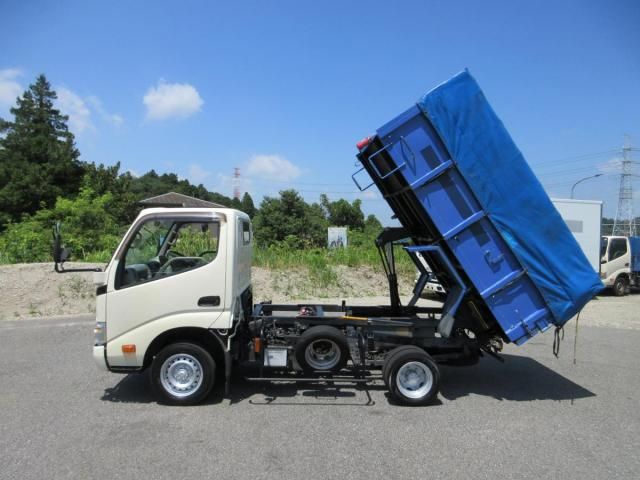 Toyota TOYOACE 2011-07 8332075-21