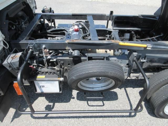 Toyota TOYOACE 2011-07 8332075-22