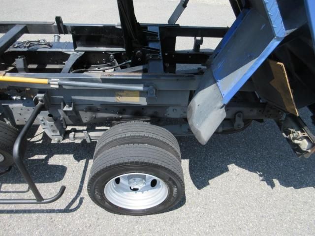Toyota TOYOACE 2011-07 8332075-23