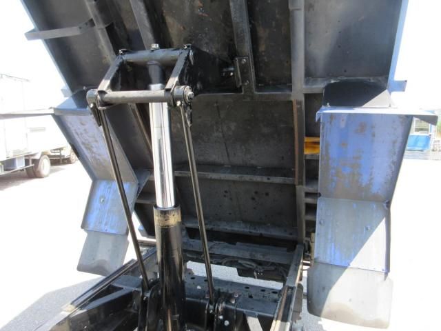 Toyota TOYOACE 2011-07 8332075-24