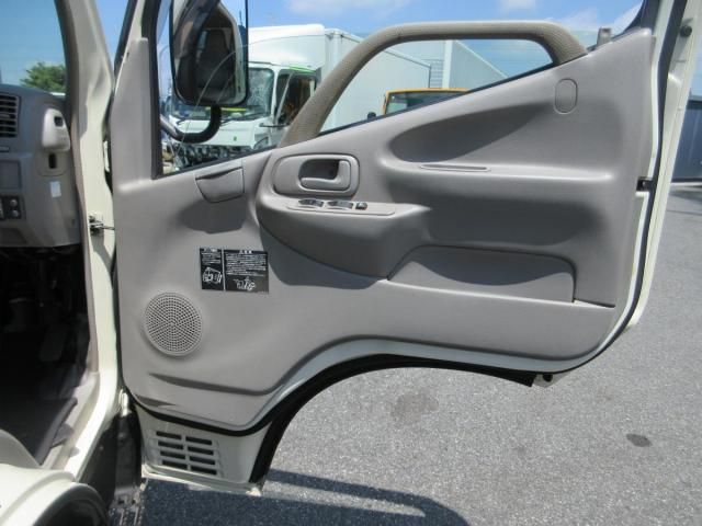 Toyota TOYOACE 2011-07 8332075-7
