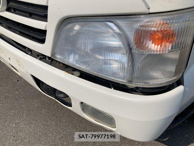 Toyota TOYOACE 2012-06 8355795-10
