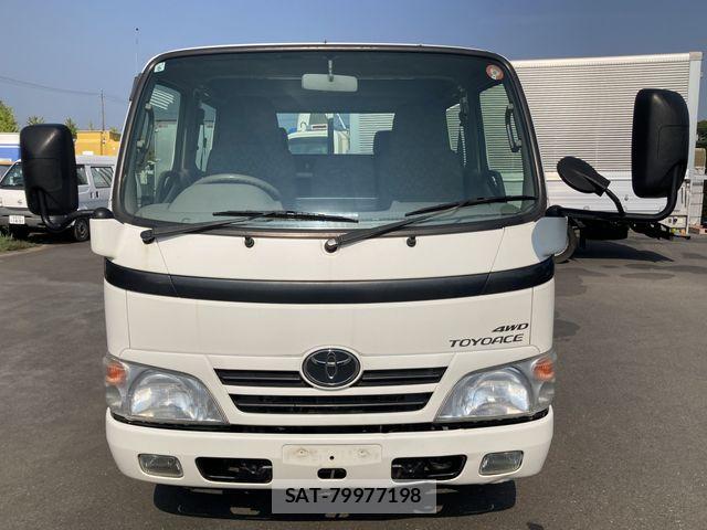 Toyota TOYOACE 2012-06 8355795-20