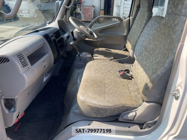 Toyota TOYOACE 2012-06 8355795-5