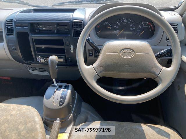Toyota TOYOACE 2012-06 8355795-6