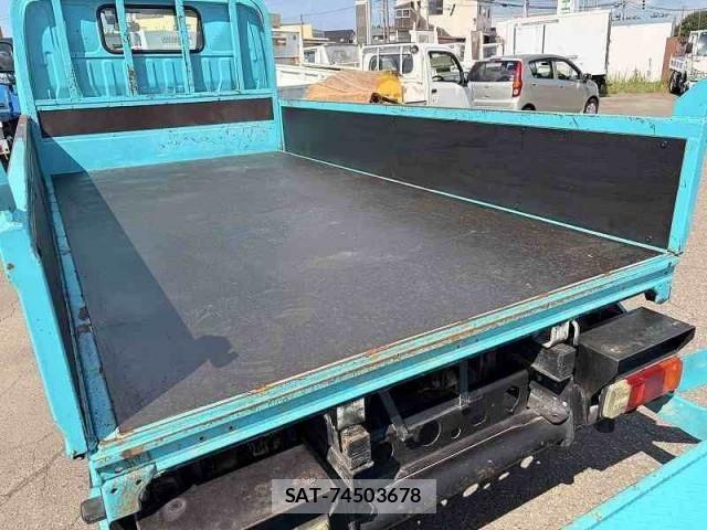 Toyota TOYOACE 2018-02 8629393-10