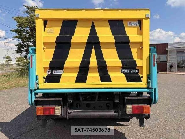 Toyota TOYOACE 2018-02 8629393-12