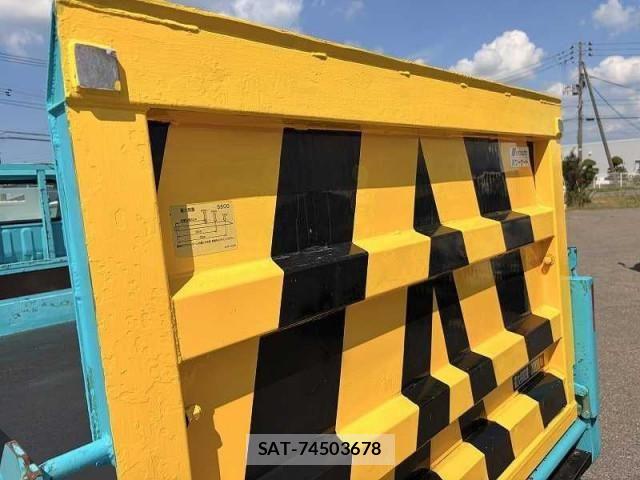 Toyota TOYOACE 2018-02 8629393-13