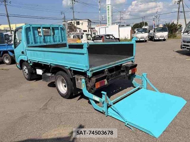 Toyota TOYOACE 2018-02 8629393-7
