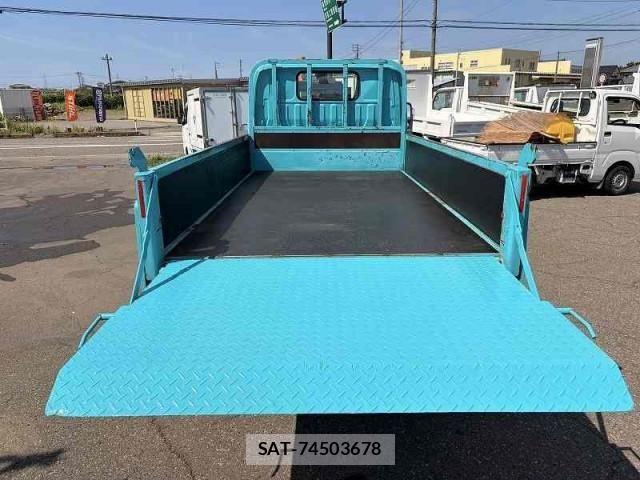 Toyota TOYOACE 2018-02 8629393-8