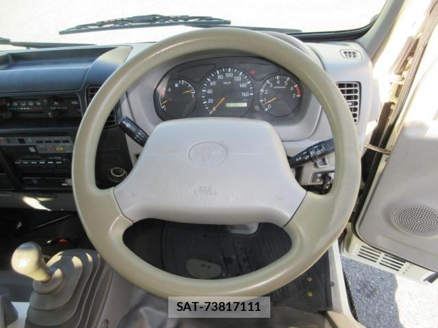 Toyota TOYOACE 2011-07 8667037-9