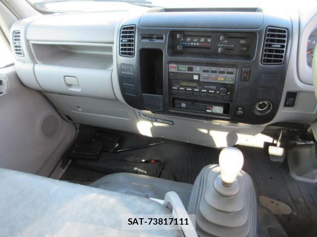 Toyota TOYOACE 2011-07 8667037-11