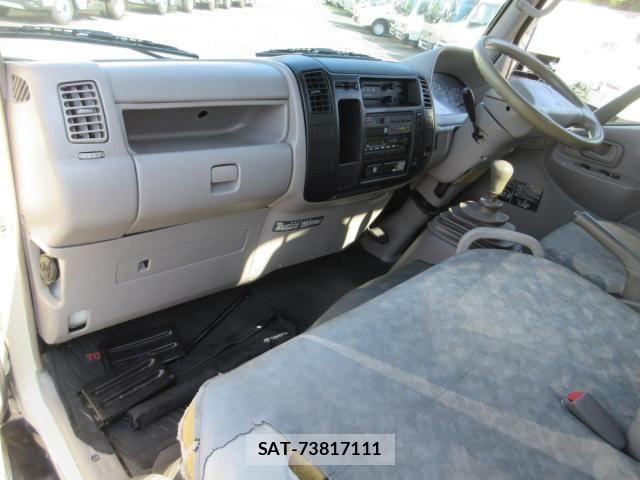Toyota TOYOACE 2011-07 8667037-16