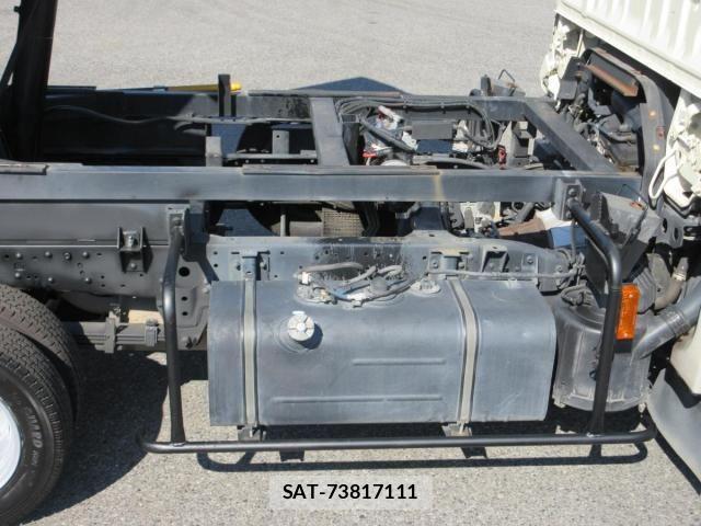 Toyota TOYOACE 2011-07 8667037-19