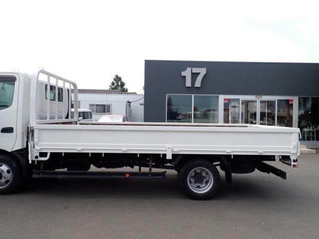 Toyota TOYOACE 2017-03 8733144-11