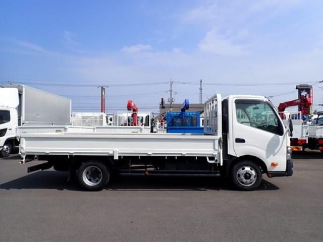Toyota TOYOACE 2017-03 8733144-3