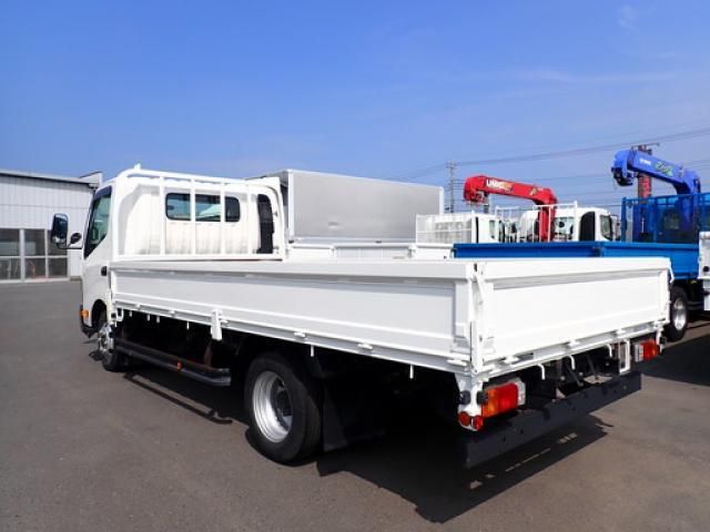 Toyota TOYOACE 2017-03 8733144-6