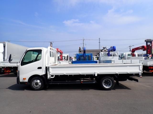 Toyota TOYOACE 2017-03 8733144-7