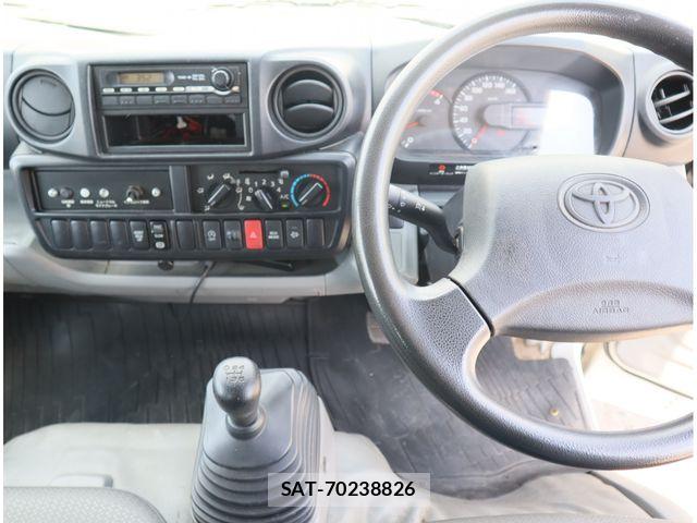 Toyota TOYOACE 2012-01 8746392-23