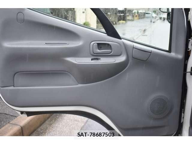 Toyota TOYOACE 2017-07 8832105-9