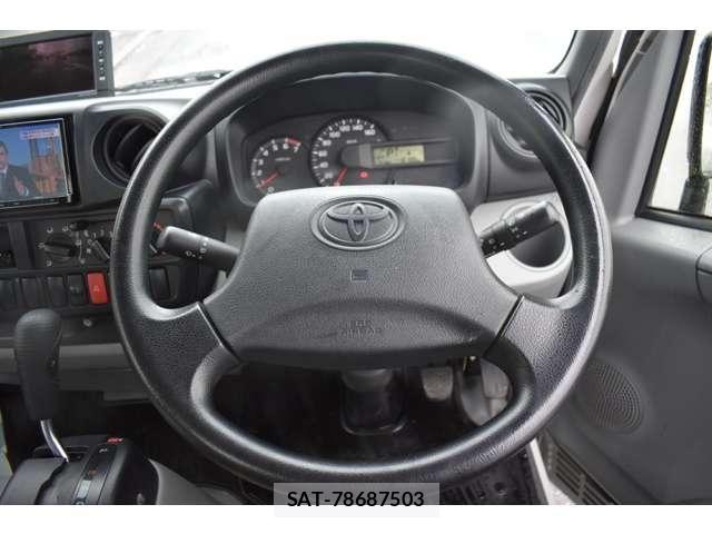 Toyota TOYOACE 2017-07 8832105-1