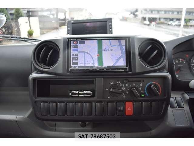 Toyota TOYOACE 2017-07 8832105-22