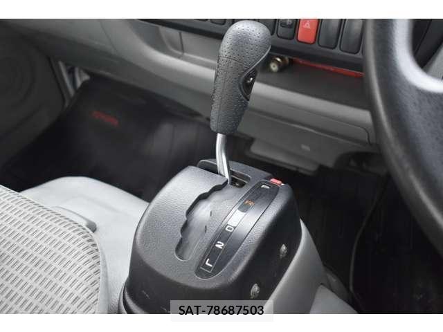 Toyota TOYOACE 2017-07 8832105-2