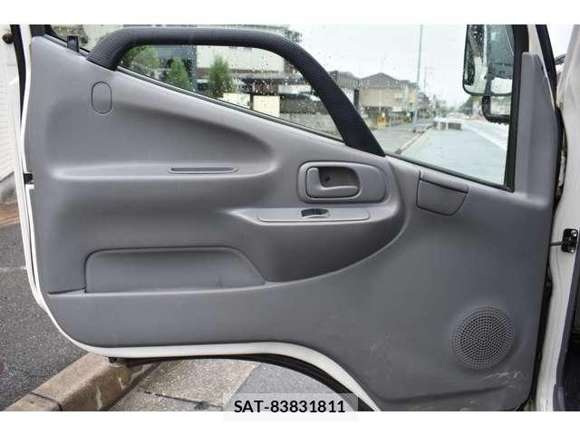 Toyota TOYOACE 2018-03 8832104-9